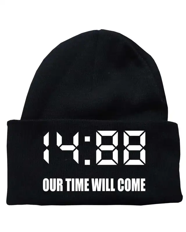 Bestickte Strickmütze "Freya" (1488 Our time will come)